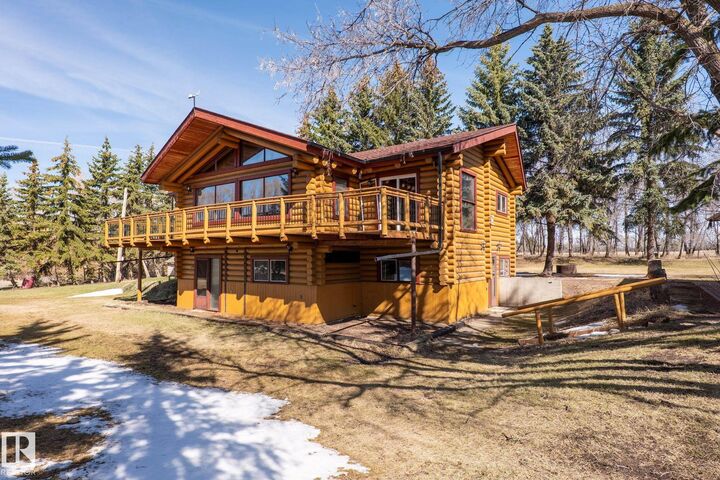 Property Photo:  A & B, 4858 Centre St  AB T0B 3M0 