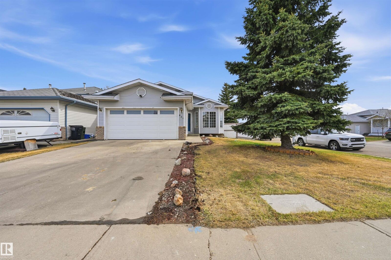 Property Photo:  631 Jenner Cove Cove NW  AB T6L 6S1 