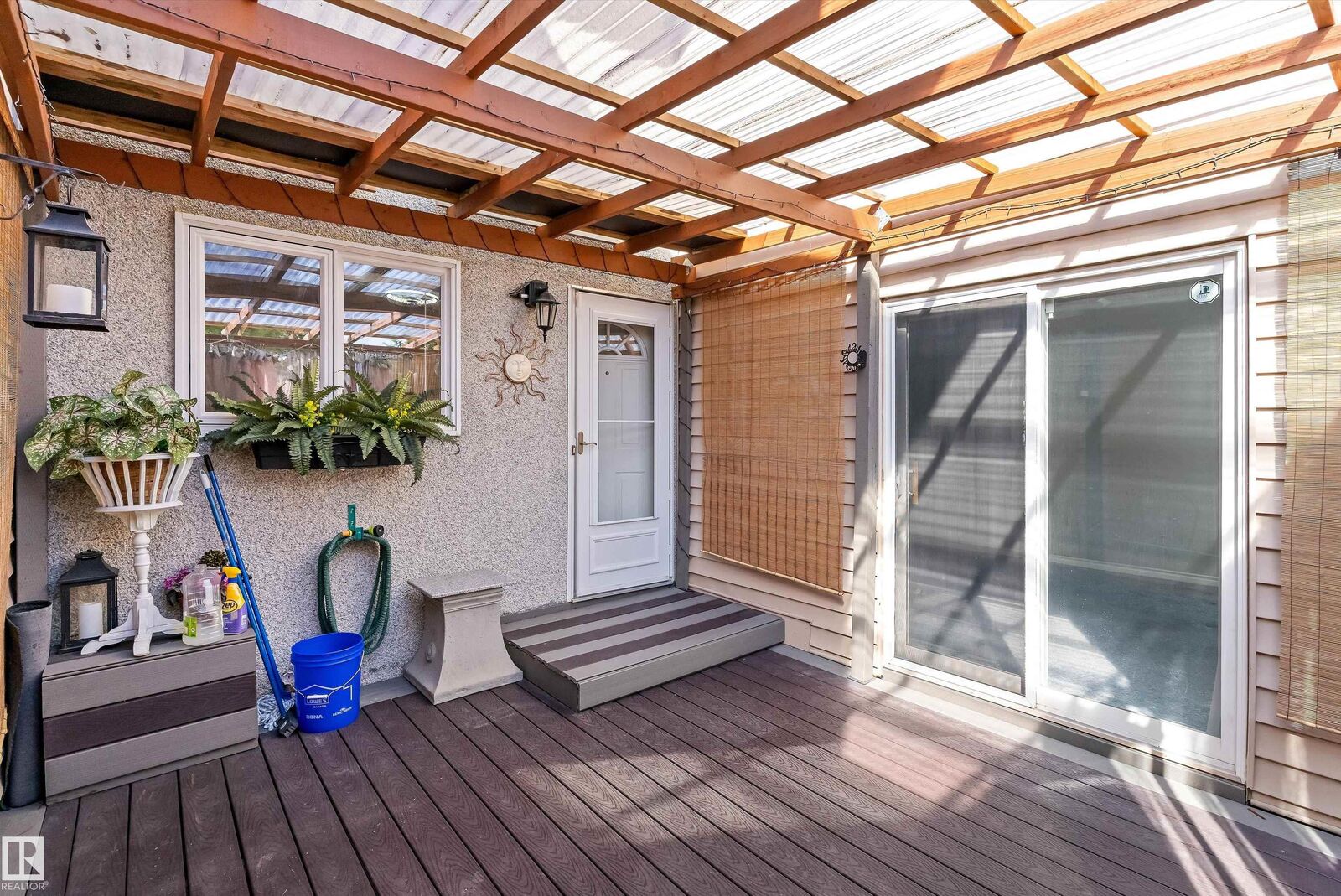 Property Photo:  6734 36A Avenue NW  AB T6K 1S3 