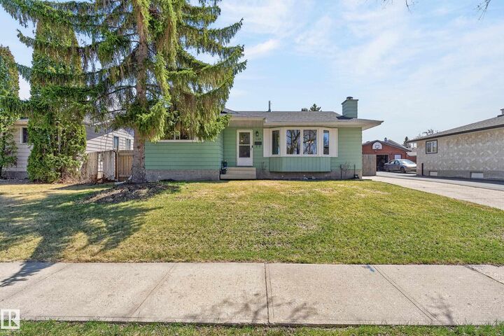 Property Photo:  8309 99 Avenue  AB T8L 3E4 