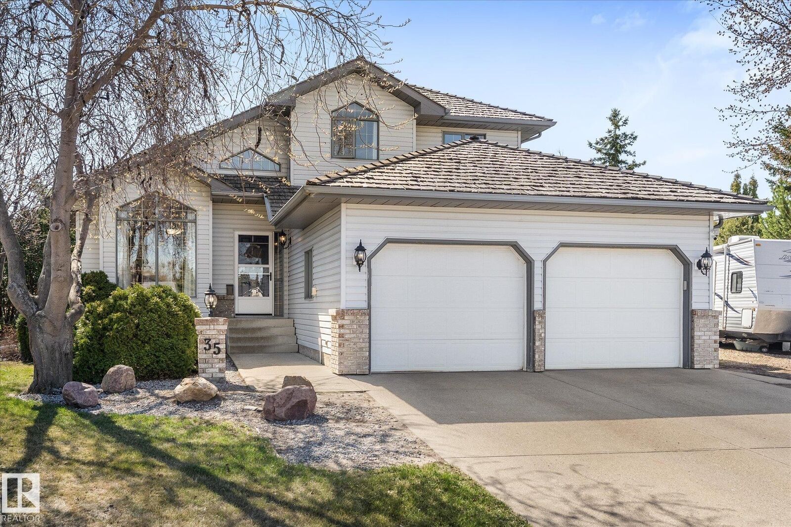 Property Photo:  35 River Glen  AB T8L 3X8 