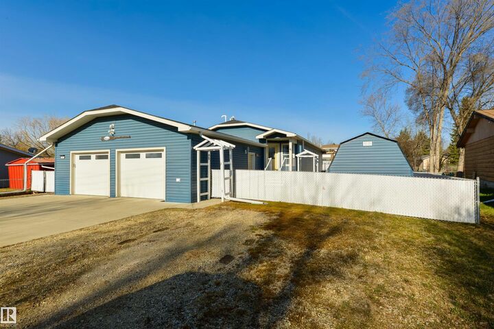 Property Photo:  53113 Rge Road 44 41  AB T0E 2K0 