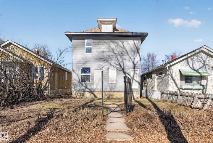 Property Photo:  11226 97 Street NW  AB T5G 1X1 