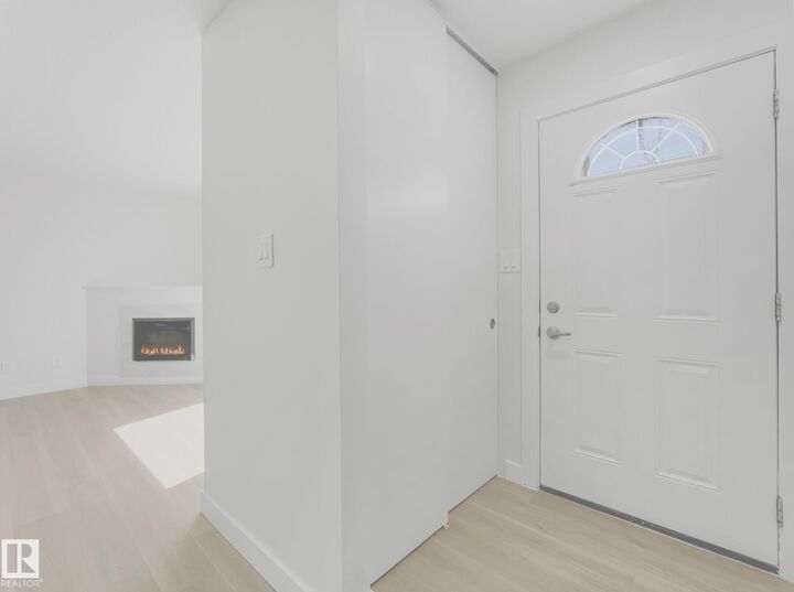 Property Photo:  125 Marlborough Place NW  AB T5T 1Y6 