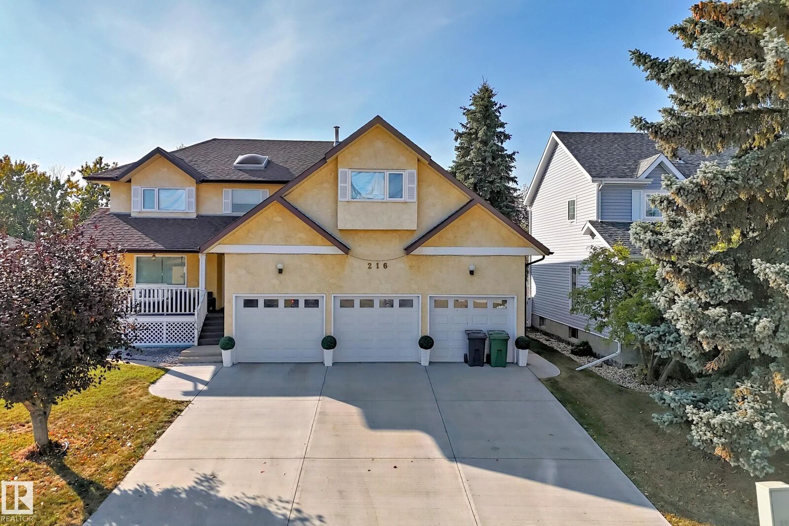 Property Photo:  216 Parkallen Way  AB T9A 3J4 