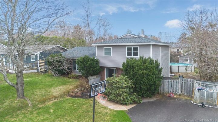 Property Photo:  31 Pineridge Avenue  NB E3C 1C6 