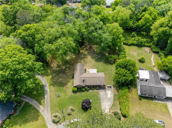 Property Photo:  106 E Valley Rd  GA 30161 