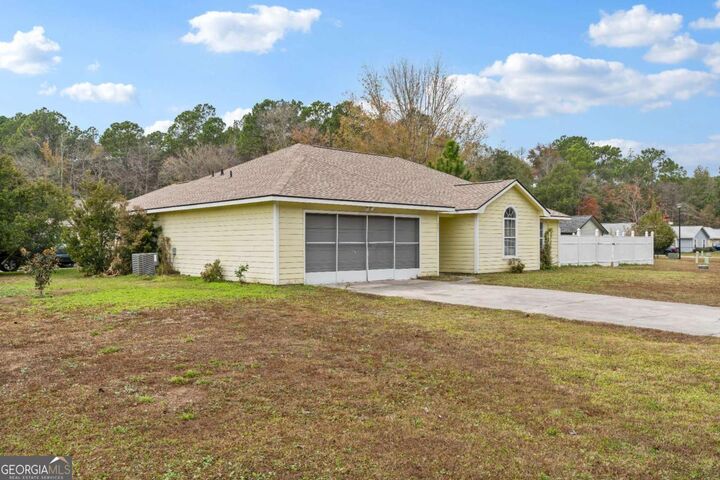 Property Photo:  201 Lake Wisteria Drive  GA 31548 