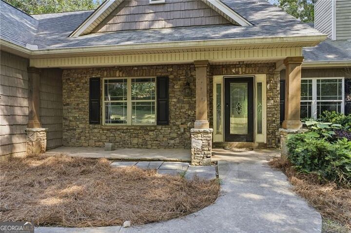 Property Photo: 3552 Ridge Drive GA 30501