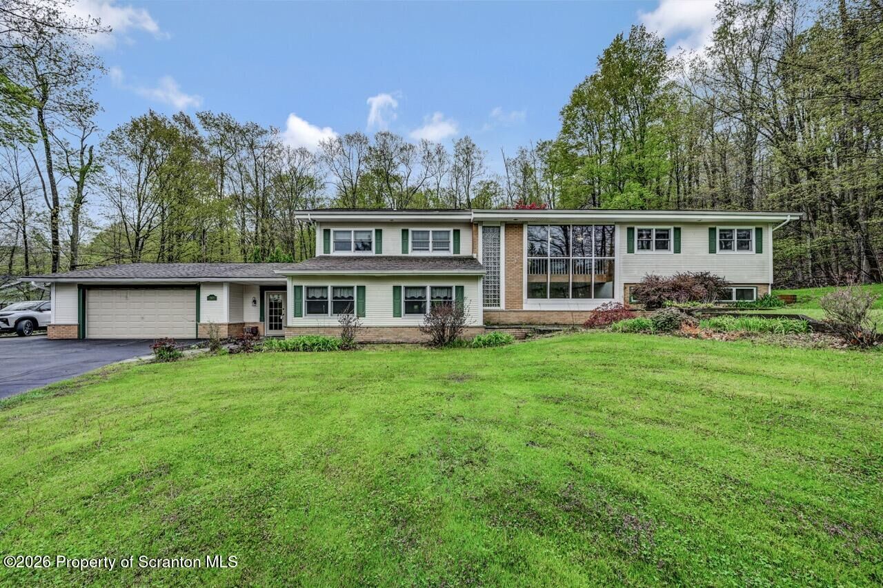 Property Photo:  113 Wilcrest Road  PA 18444 