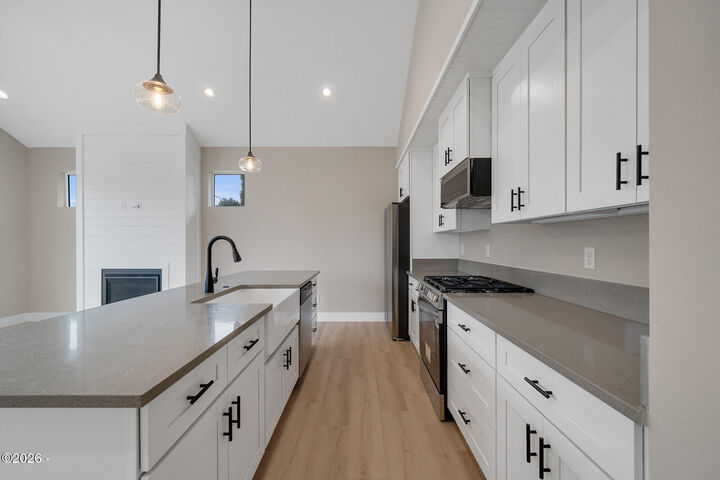 Property Photo:  2954 SW Coast Avenue  OR 97367 