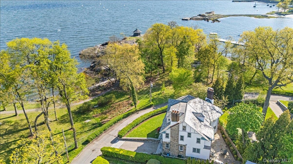 Property Photo:  56 Park Avenue  NY 10538 