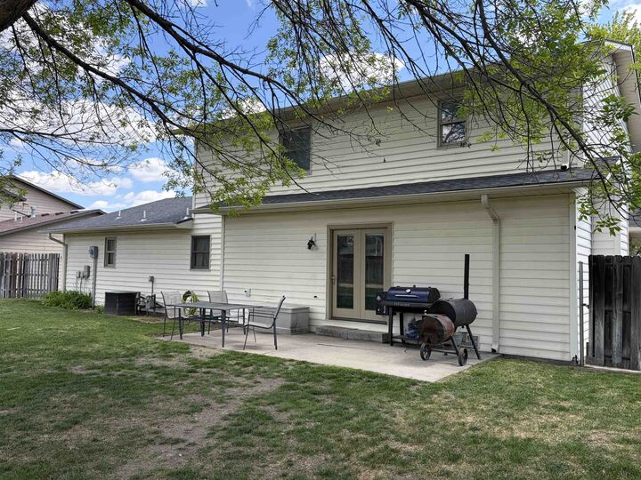 Property Photo: 806 S Bare NE 69101
