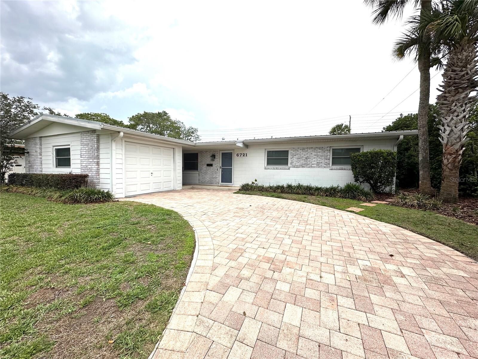 Property Photo:  6721 Precourt Drive  FL 32809 