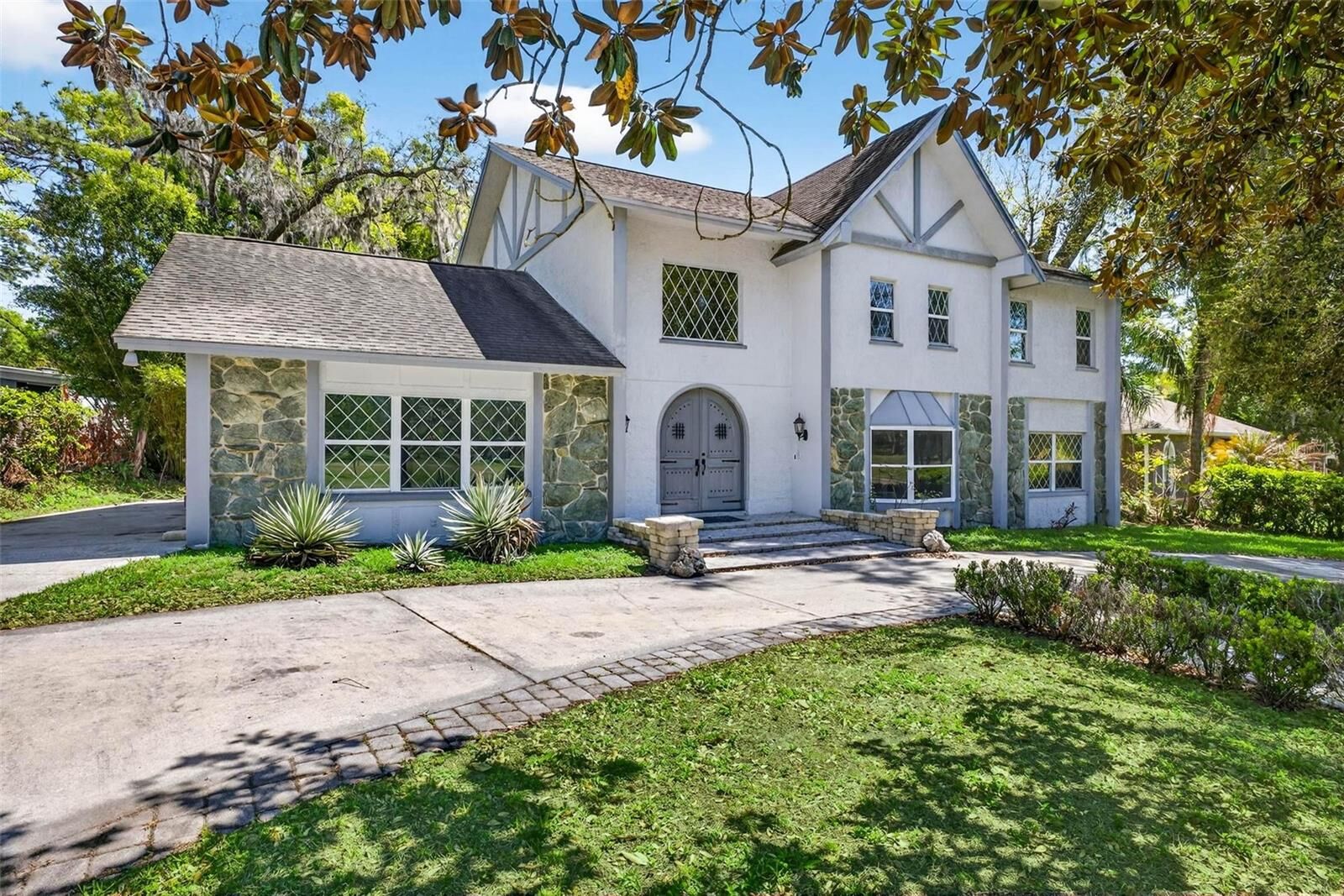 Property Photo:  305 Bannockburn Avenue  FL 33617 