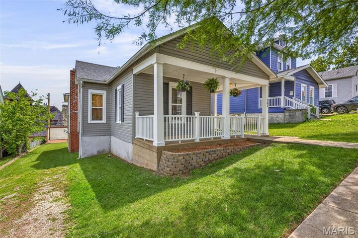 Property Photo:  103 S 4th Street  MO 63020 