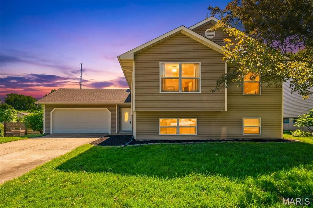 Property Photo:  1145 Claycrest Circle  MO 63304 