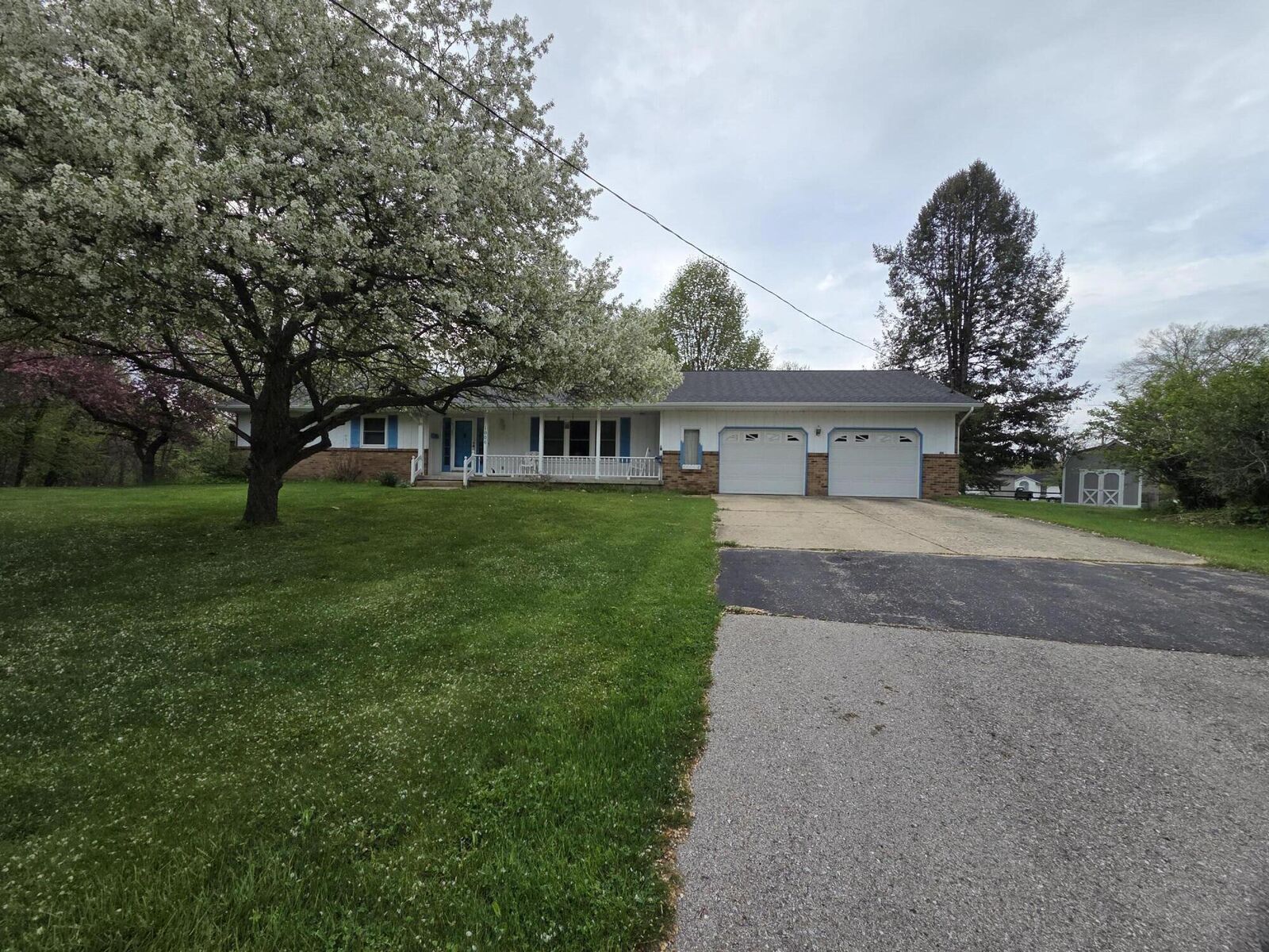 Property Photo:  1006 Geneva Drive  MI 49348 