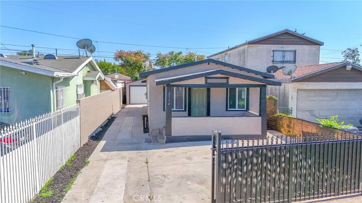 Property Photo:  2114 E Knopf  CA 90222 