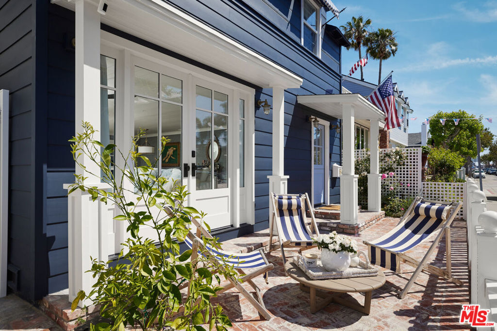 Property Photo:  204 Pearl Avenue  CA 92662 