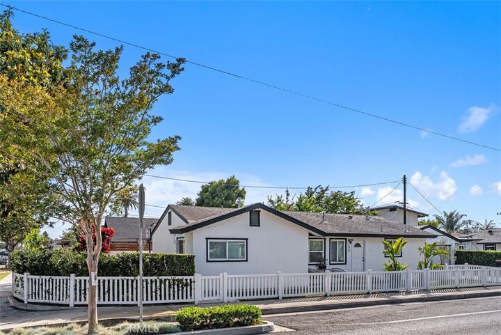 Property Photo:  195 Broadway  CA 92627 