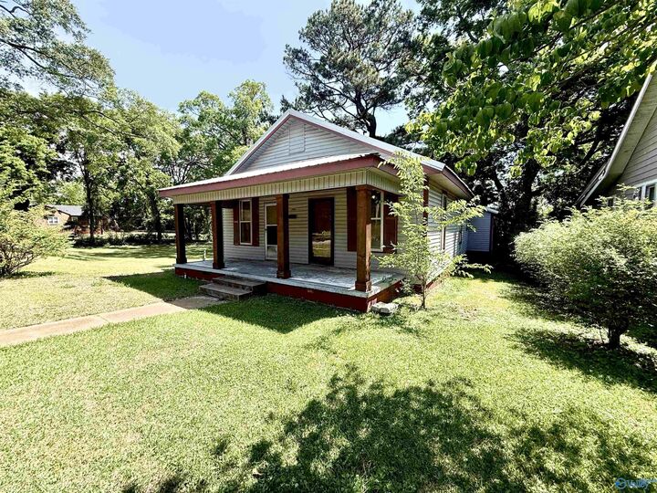 Property Photo:  210 4th Avenue NW  AL 35601 