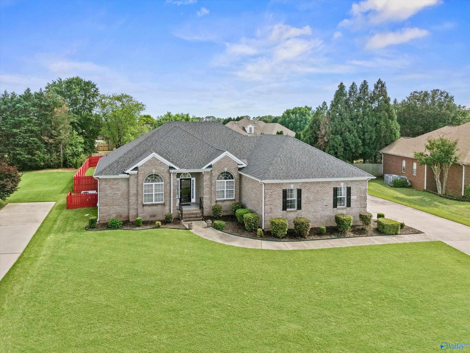 Property Photo:  106 Silver Strand Trail  AL 35806 
