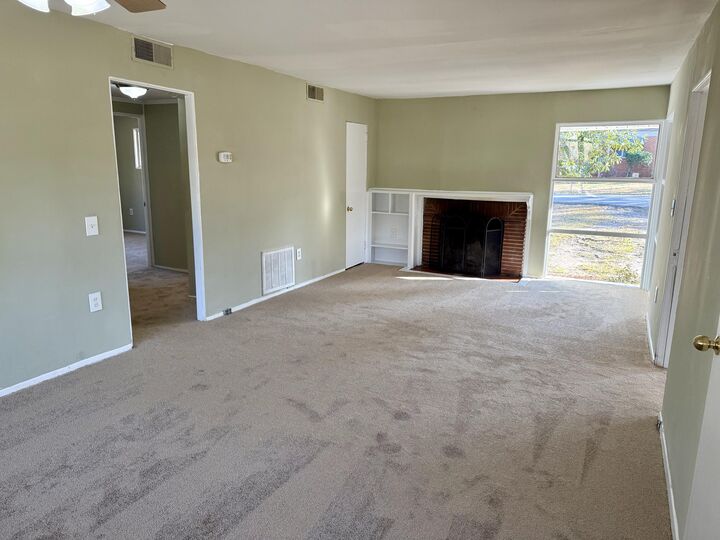 Property Photo: 609 Hillcrest Drive GA