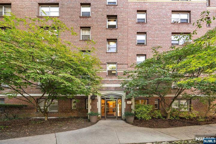 Property Photo:  100 Palisade Avenue B31  NJ 07631 