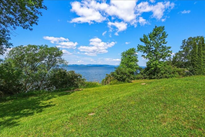 Property Photo: 481 Hills Point Road VT 05445