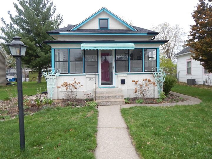 Property Photo:  205 10th Avenue N  MN 55343 