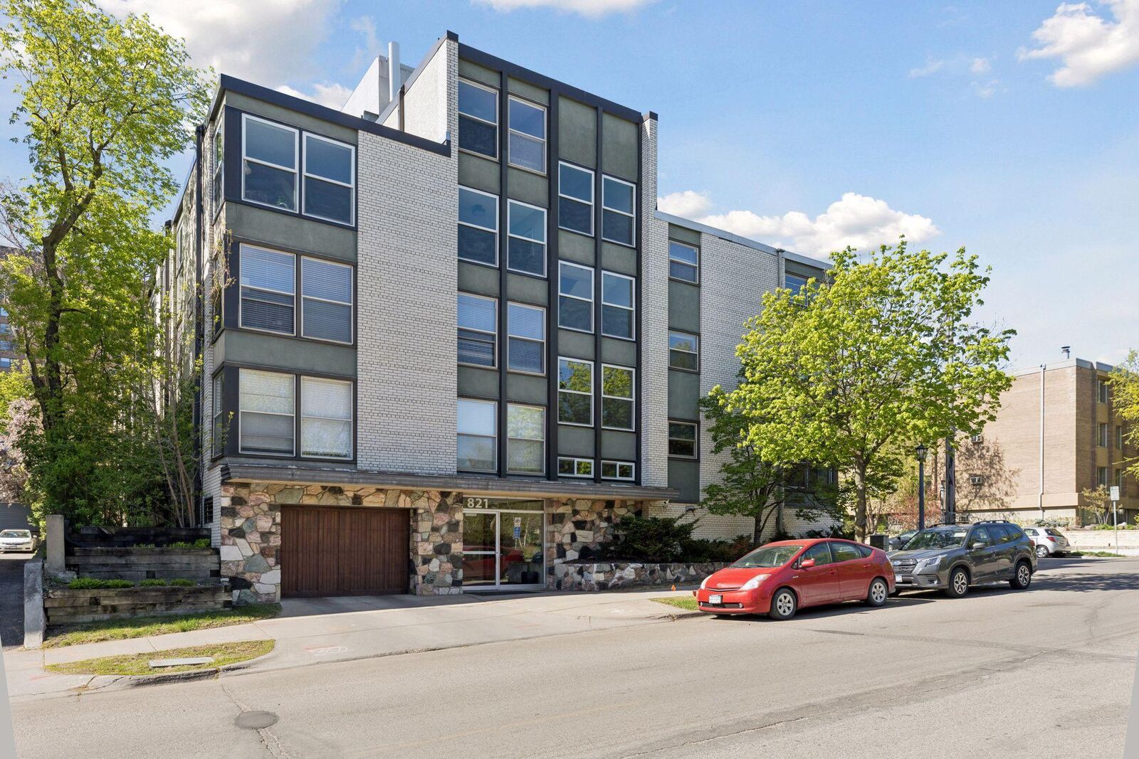Property Photo:  821 Douglas Avenue 304  MN 55403 