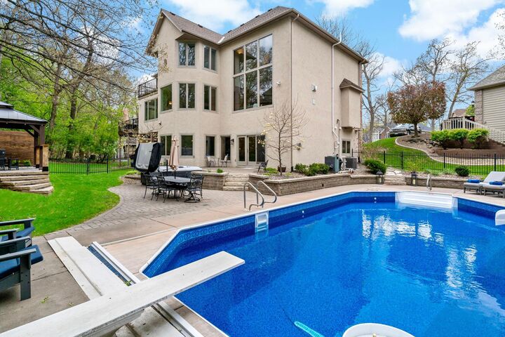 Property Photo:  1504 Summit Oaks Court  MN 55337 