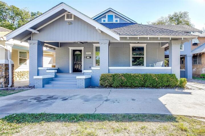 Property Photo:  2921 S Jennings Avenue  TX 76110 