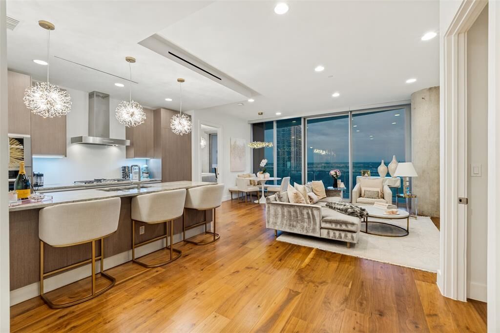 Property Photo:  3130 N Harwood Street 702  TX 75201 