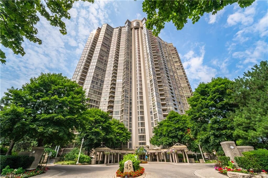 Property Photo:  45 Kingsbridge Garden Circle 3208  ON L5R 3K4 