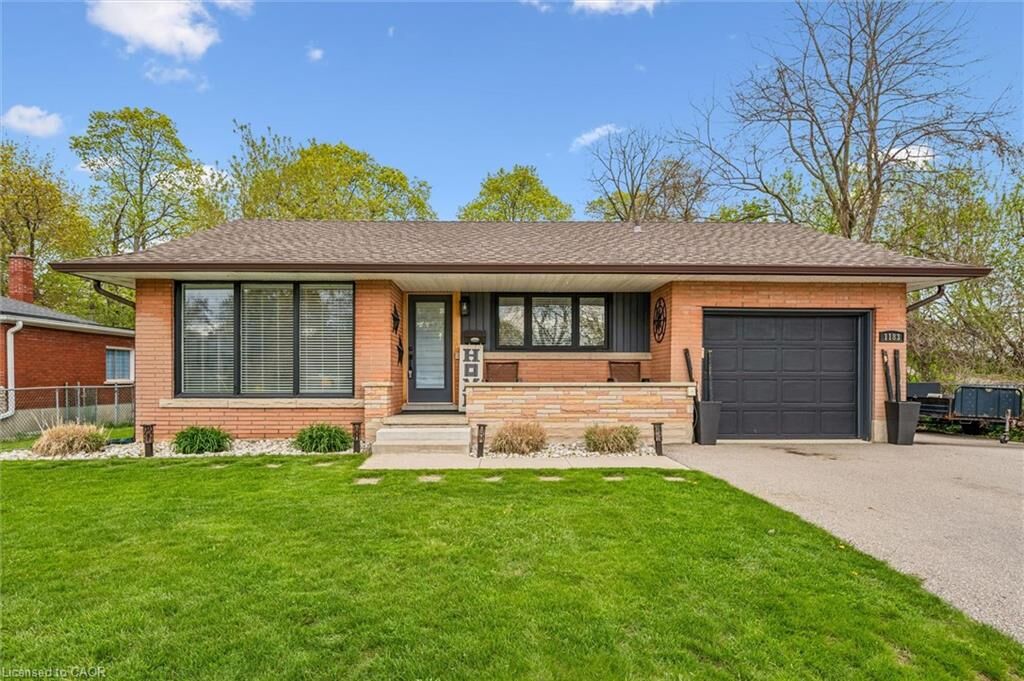 Property Photo:  1183 Homuth Avenue  ON N3H 2C8 