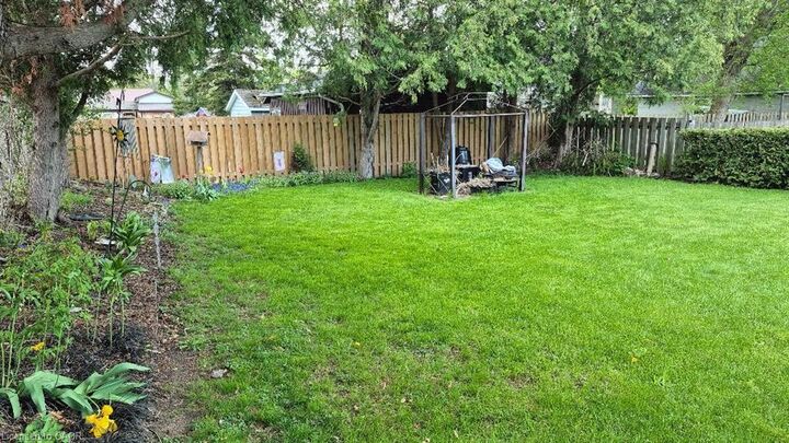 Property Photo:  257 Cedar Street  ON N3Y 2H8 