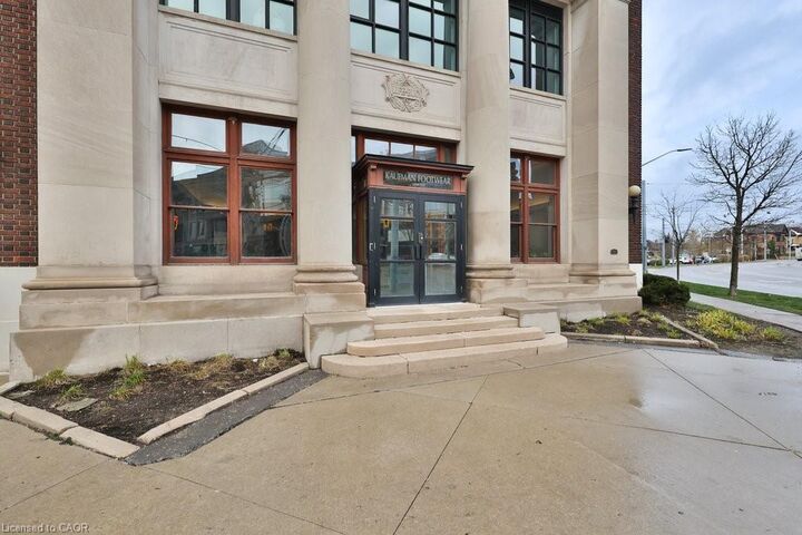 Property Photo:  404 King Street W 424  ON N2G 4Z9 