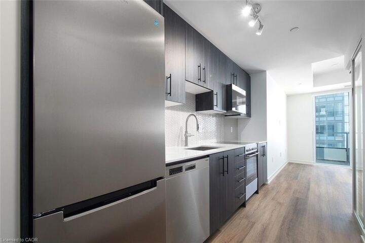 Property Photo:  5 Wellington Street S 1005  ON N2G 0E3 