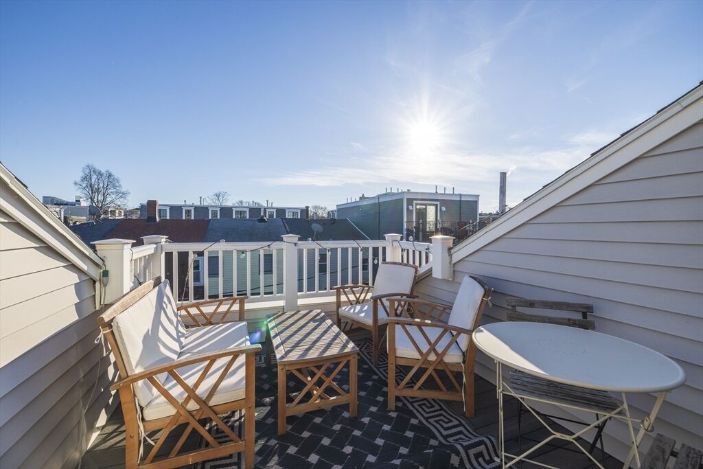 Property Photo:  3 Kemble Pl 2  MA 02127 