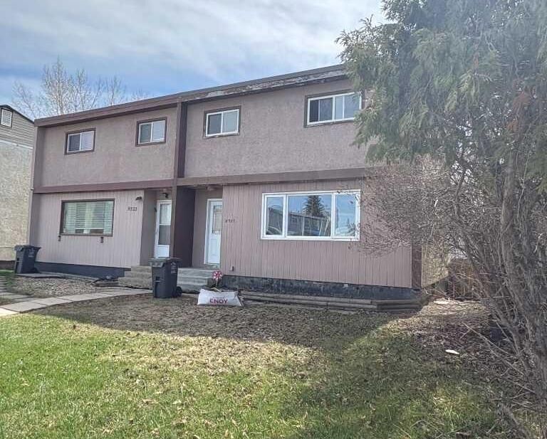 Property Photo:  9523 89 Avenue  AB T8S 1G7 