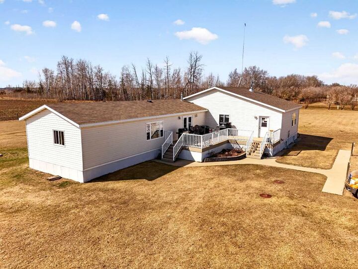 Property Photo:  15137 Twp 1052  AB T0H 2H0 