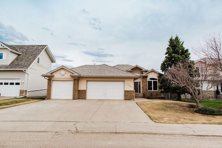 Property Photo:  11913 Cygnet Boulevard  AB T8X 1L9 
