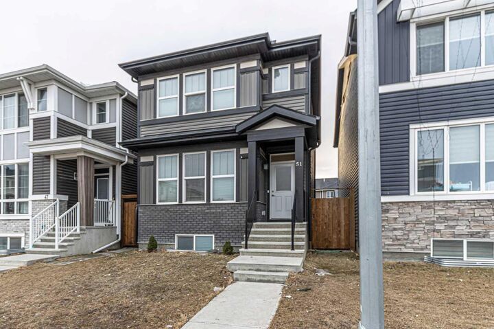 Property Photo:  51 Corner Meadows Villas NE  AB T3N 1J5 