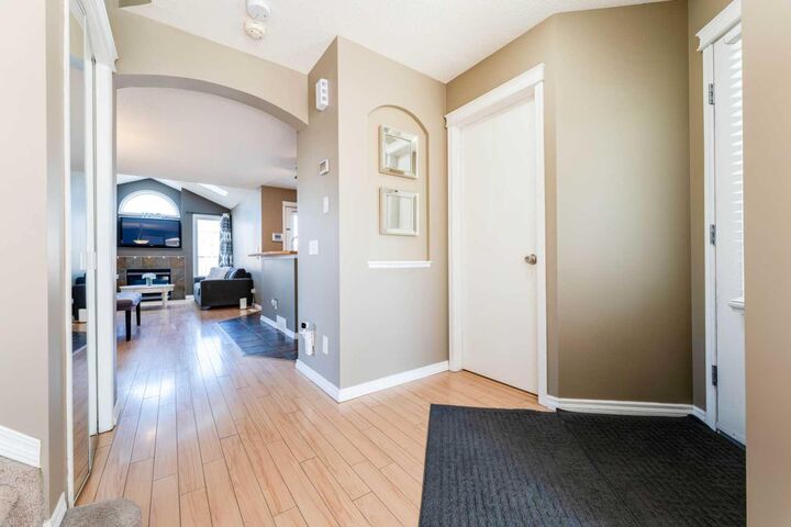Property Photo:  140 Prestwick Avenue SE  AB T2Z 3S6 