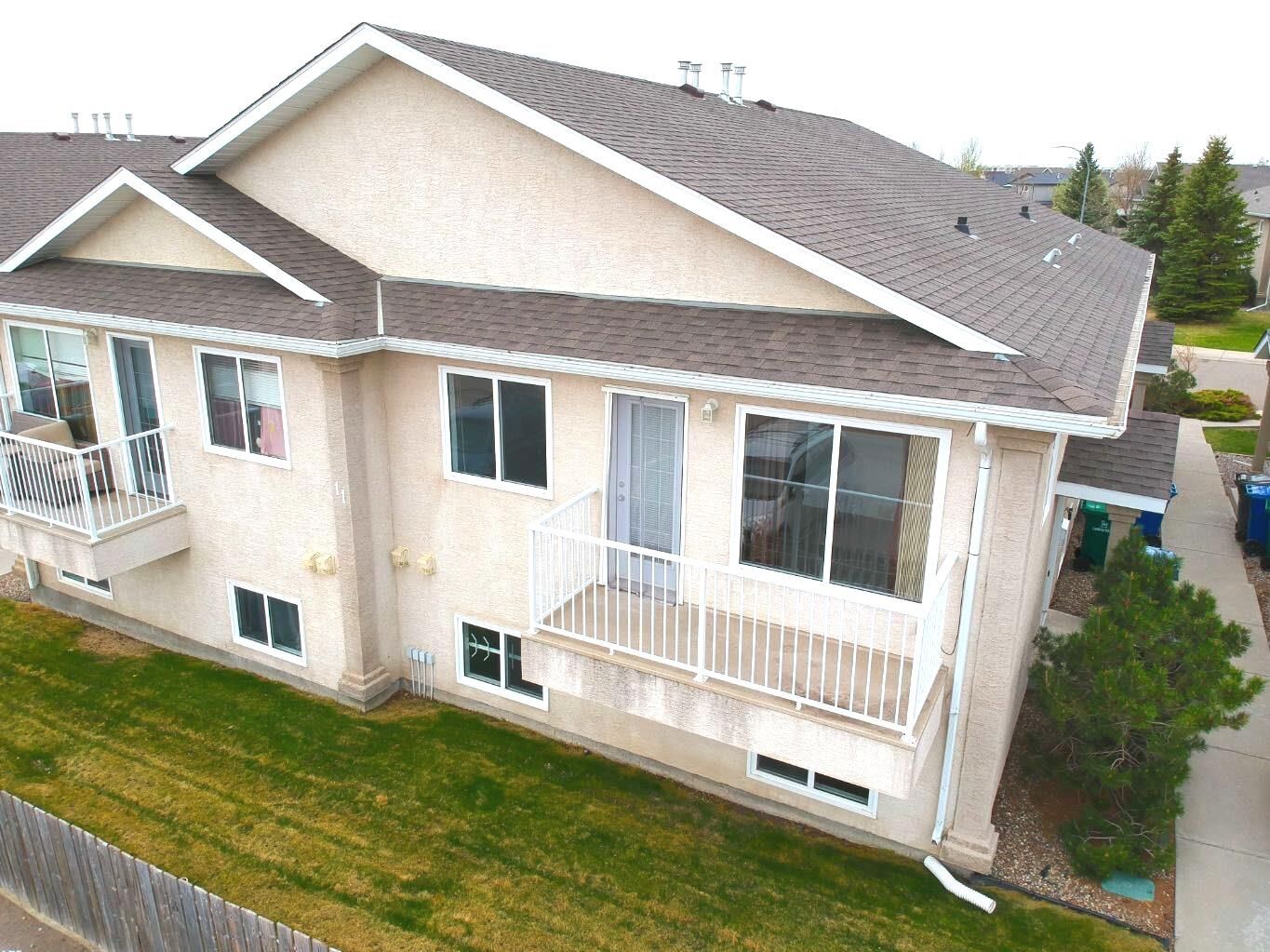Property Photo:  11 Highlands Place W 4  AB T1J 4X8 