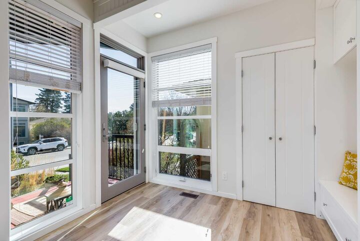 Property Photo:  2729 Cochrane Road NW  AB T2M 4J1 