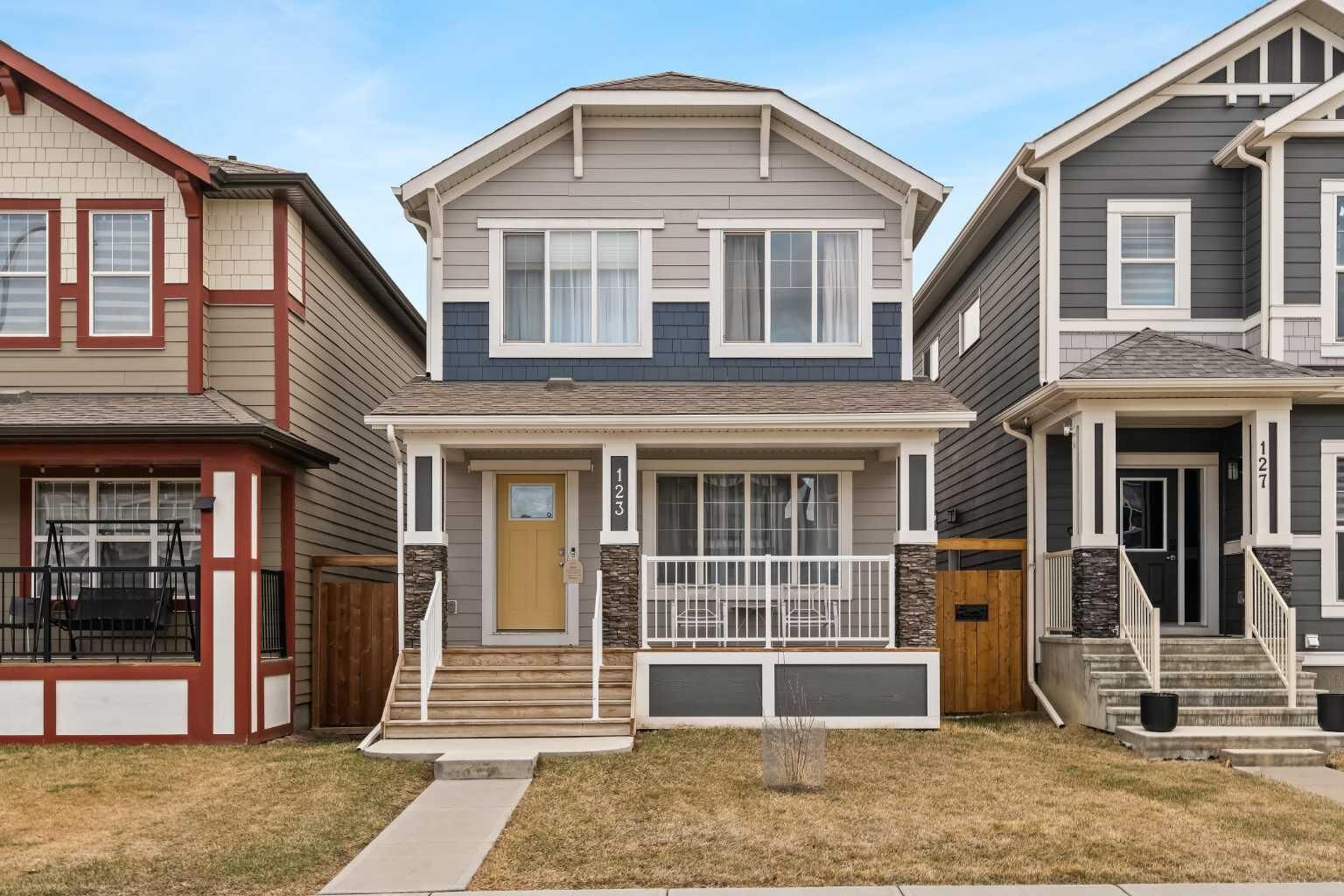 Property Photo:  123 Magnolia Square SE  AB T3M 2W5 