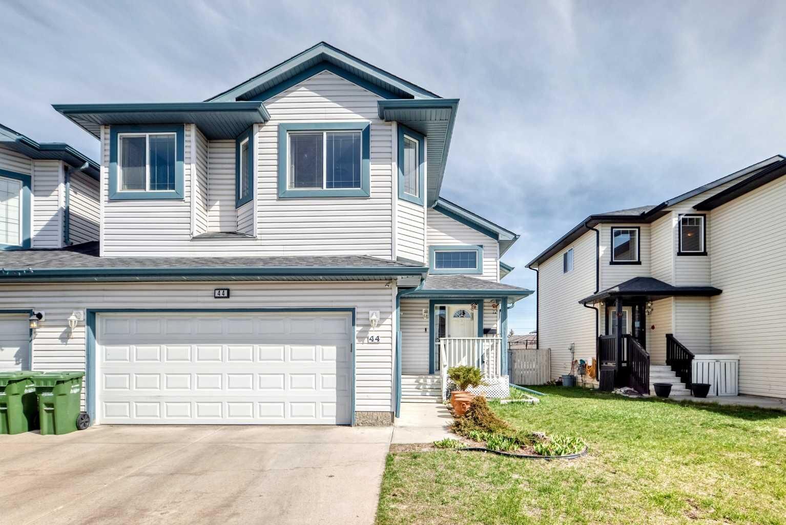 Property Photo:  44 Canoe Square SW  AB T4B 2N5 